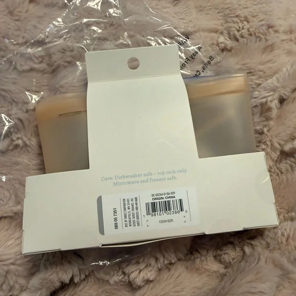 Cat & Jack Frosted Silicone Snack Containers with Beige Lids (2 Pack) - Picture 3 of 3